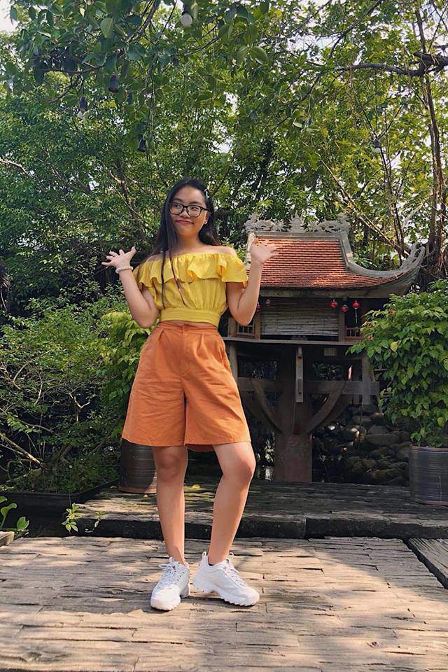 Phương Mỹ Chi mặc áo trễ vai gợi cảm, tạo dáng chất lừ khó nhận ra-6