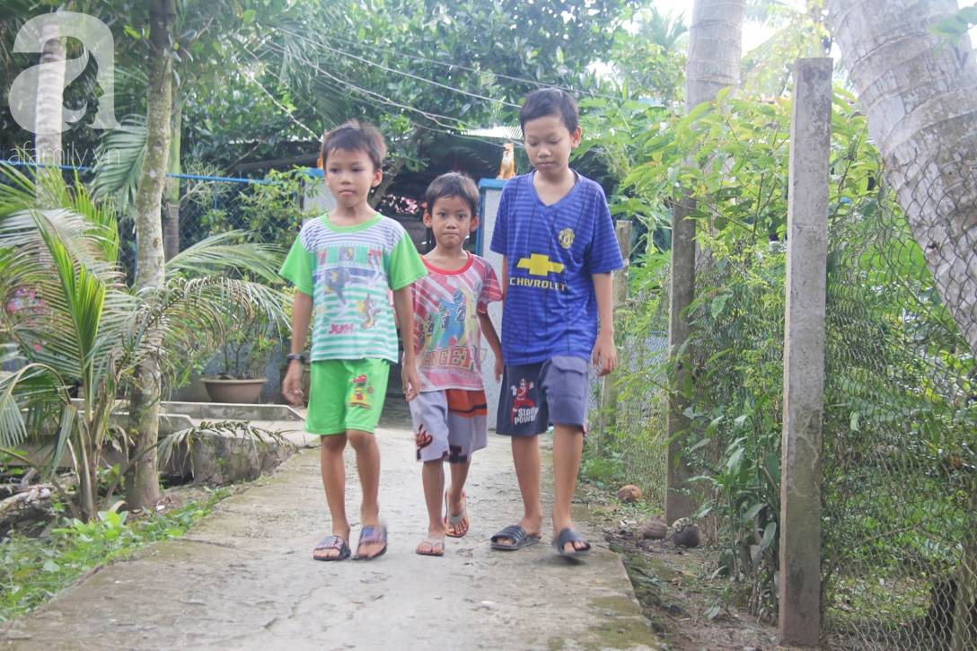 4 đứa trẻ mồ côi cha, ốm trơ xương vì đói ăn bên bà nội già yếu sau khi mẹ bỏ đi lấy chồng mới-4