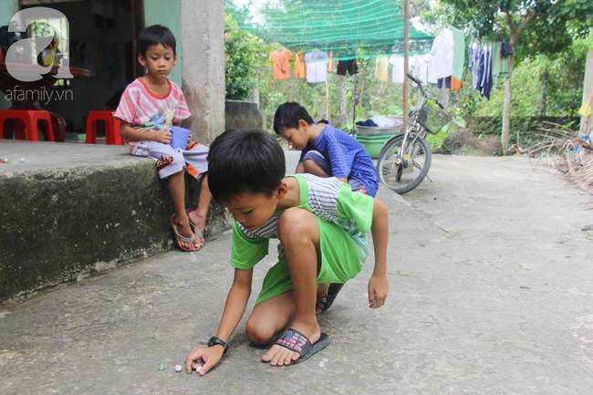 4 đứa trẻ mồ côi cha, ốm trơ xương vì đói ăn bên bà nội già yếu sau khi mẹ bỏ đi lấy chồng mới-12