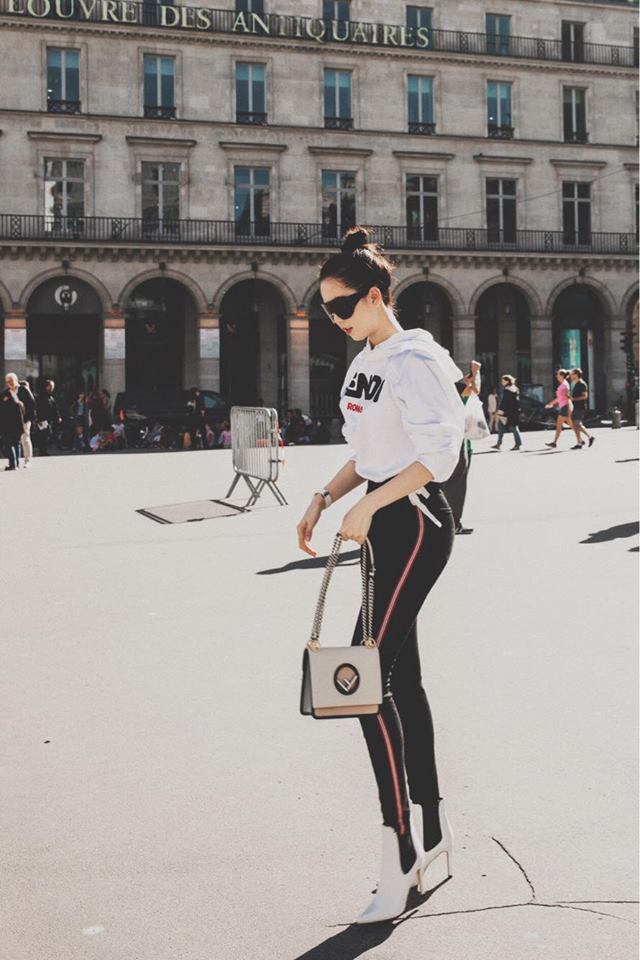 Sải bước trên đường phố Paris, Ngọc Trinh khoe street style chất lừ với hàng hiệu phủ người-10