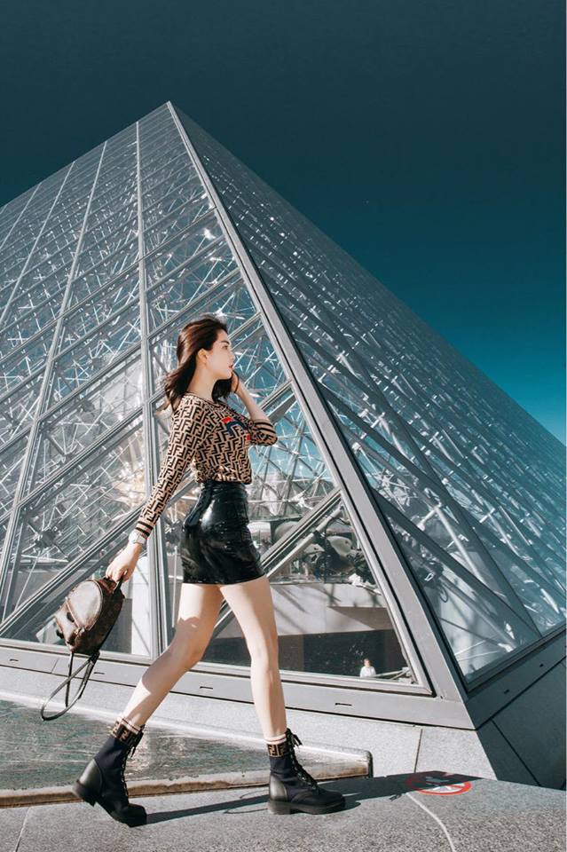 Sải bước trên đường phố Paris, Ngọc Trinh khoe street style chất lừ với hàng hiệu phủ người-2