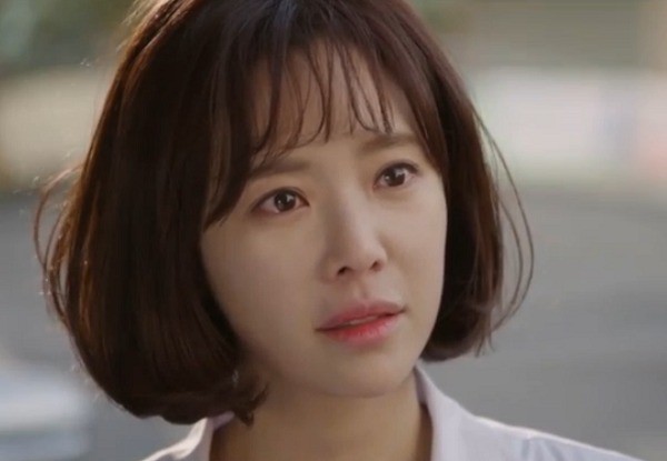 Cô gái trẻ chuẩn bị làm đám cưới thì mẹ bạn trai cũ xuất hiện và tiết lộ một bí mật đau xót-1