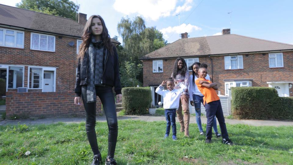 Trải lòng của cô con gái tỉ phú khi sống trong nghèo khổ-3