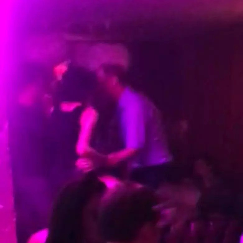 Những bức ảnh tiết lộ cuộc sống phóng túng của các thành viên Hoàng gia Anh, từng một thời gây tranh cãi dữ dội-4