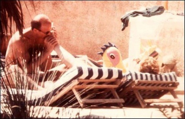 Những bức ảnh tiết lộ cuộc sống phóng túng của các thành viên Hoàng gia Anh, từng một thời gây tranh cãi dữ dội-12