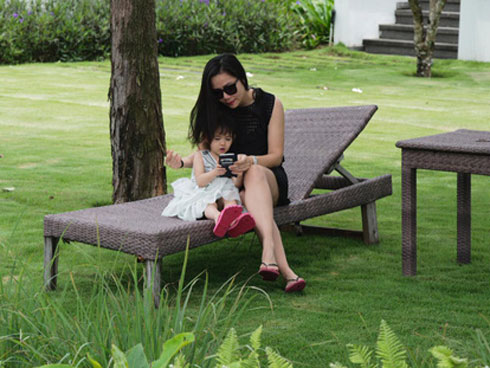 Vợ đại gia kim cương khoe clip mèo cưng ngộ nghĩnh, vô tình để lộ biệt thự đẹp như trong mơ-26