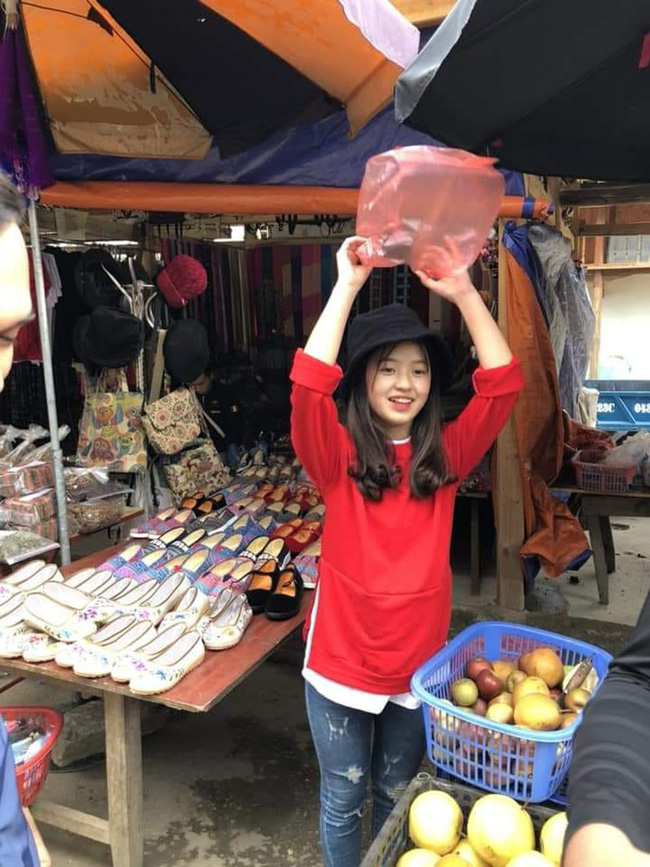 Em gái bán lê ở Hà Giang bất ngờ nổi tiếng mạng xã hội, phượt thủ nào đi ngang cũng muốn chụp ảnh chung-13