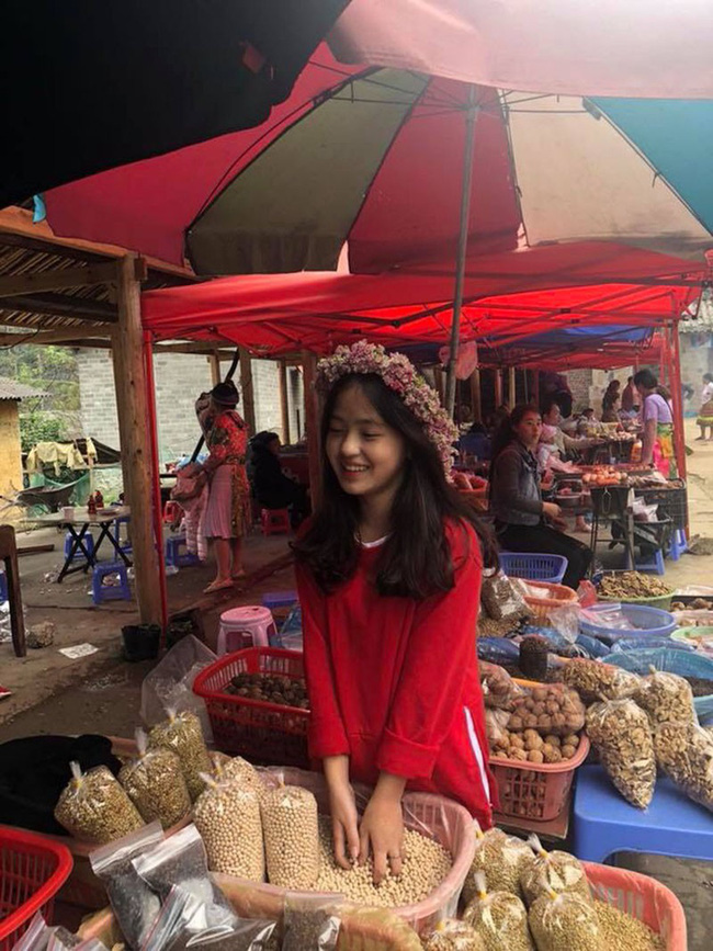 Em gái bán lê ở Hà Giang bất ngờ nổi tiếng mạng xã hội, phượt thủ nào đi ngang cũng muốn chụp ảnh chung-15