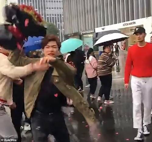 Đem Lamborghini đi cầu hôn nhưng vẫn bị từ chối, hành động của chàng trai gây sốc-4