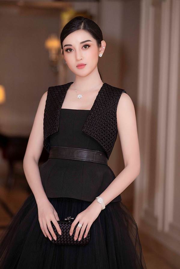 Á hậu Huyền My yêu kiều dự sự kiện với cây đen sang trọng-1