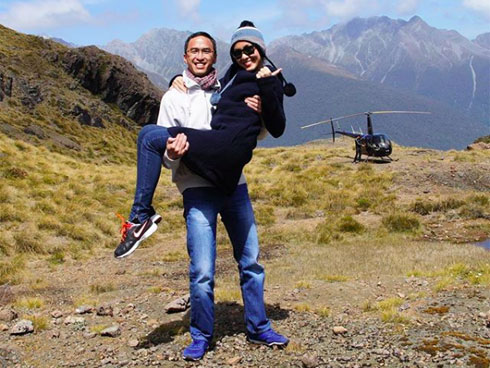 Có ai như Tăng Thanh Hà, diện đồ rộng, đi giày bệt đứng gốc cây vẫn thần thái ngút trời-7