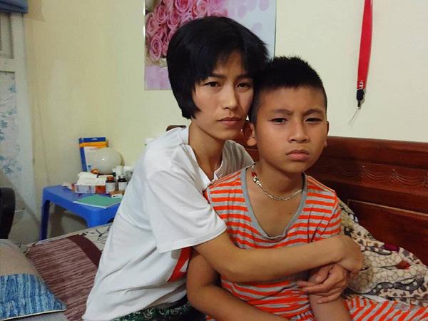 Mẹ đơn thân mắc ung thư gắng gượng từng ngày chỉ mong được nhìn và ôm con ngủ-2