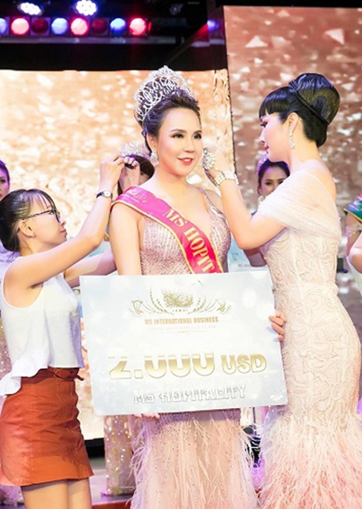 HH Giáng My đẹp tựa nữ thần đốn tim khán giả khi đi chấm thi Hoa hậu-8