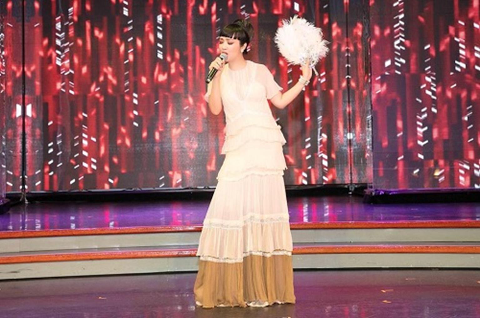 HH Giáng My đẹp tựa nữ thần đốn tim khán giả khi đi chấm thi Hoa hậu-9