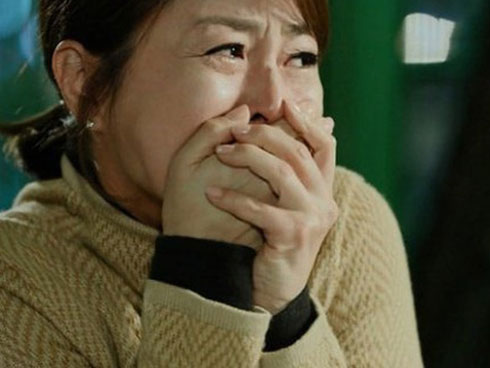 Tìm thấy kho báu dưới gầm giường, vợ há hốc khi phát hiện chồng âm thầm làm việc này!-5