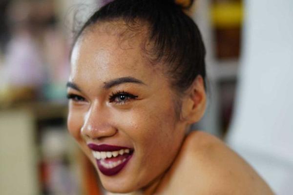 Hơn 100 ngàn người theo dõi, cô gái không-có-tay này thực sự đã làm nên điều kỳ diệu!-7