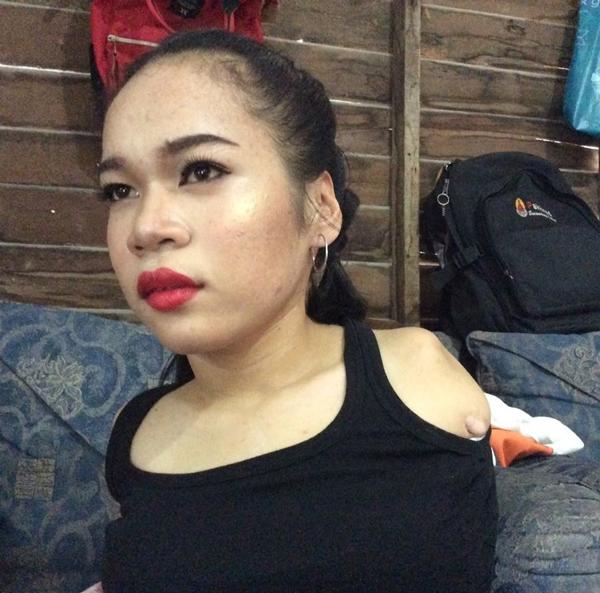 Hơn 100 ngàn người theo dõi, cô gái không-có-tay này thực sự đã làm nên điều kỳ diệu!-9