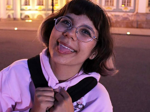 Đang tỏ tình lãng mạn với bạn gái mới, chàng trai bị bạn gái cũ đến làm điều bất ngờ-3