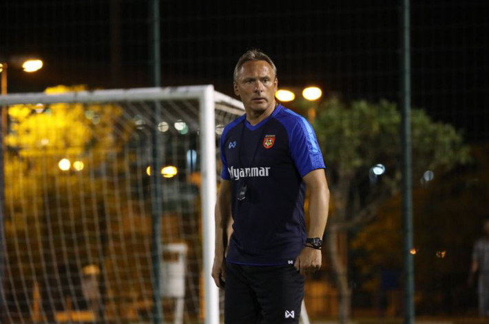 Vén màn 4 đối thủ của HLV Park Hang Seo: Từ HLV bàn phím đến tướng quân du mục-3