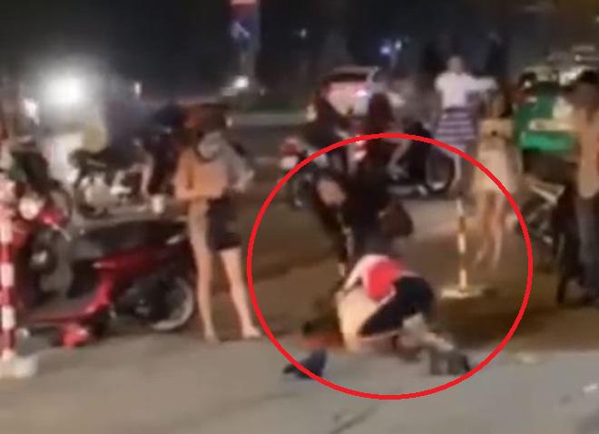 Bi hài những vụ đánh ghen đình đám: Cuộc chiến giật tóc của các quý cô-1