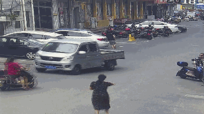 Bị người phụ nữ truy đuổi suốt 2 km, tên trộm chắp tay xin tha vì không thở được nữa rồi-1