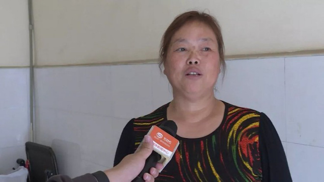 Bị người phụ nữ truy đuổi suốt 2 km, tên trộm chắp tay xin tha vì không thở được nữa rồi-3