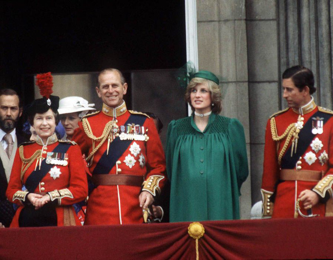 Nhìn Harry chăm sóc vợ bầu, công chúng lại chạnh lòng nghĩ đến Công nương Diana bị đối xử tệ bạc khi mang thai-7