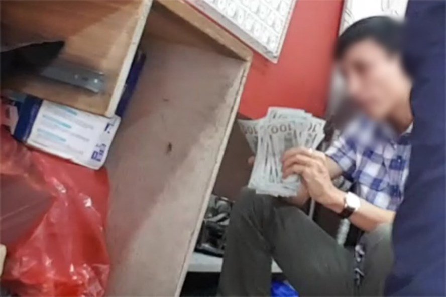 Chợ ngoại tệ chui lớn nhất Hà Nội vẫn tấp nập-1
