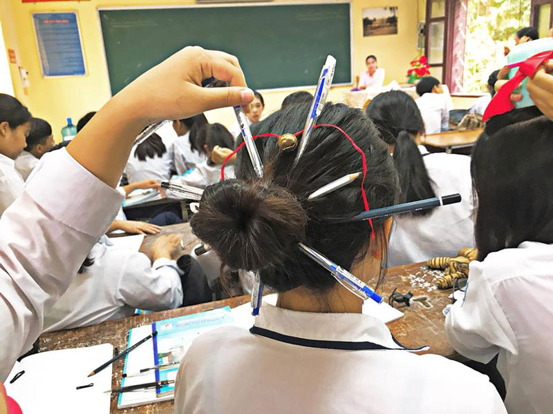 Trào lưu Quý phi bút bi xâm chiếm trường học, bạn đã thử chưa?-5