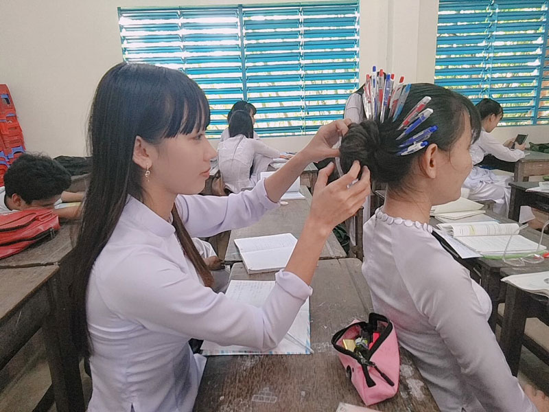 Trào lưu Quý phi bút bi xâm chiếm trường học, bạn đã thử chưa?-7