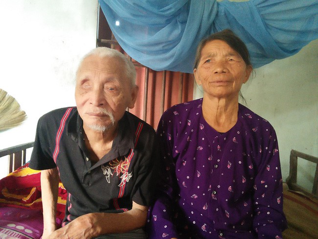 Cảnh đời bi đát của vợ chồng nghèo suốt 20 năm dùng chung nửa con mắt, lo khi chết không có tiền mua quan tài-1