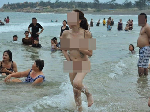 Danh tính cô gái hot nhất mạng xã hội hôm qua với loạt ảnh cởi sạch trên bãi biển-8