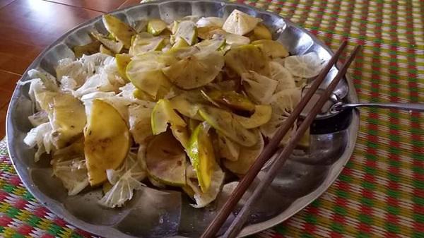 Khoe món ăn độc giữa đêm khuya, chàng trai khiến dân mạng phản đối vì ướt bàn phím-2