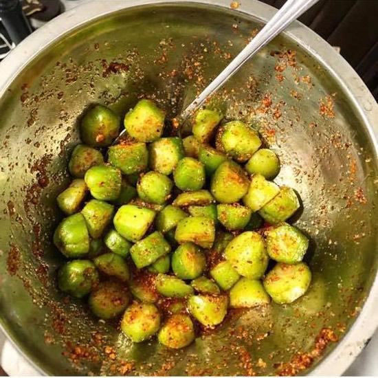 Khoe món ăn độc giữa đêm khuya, chàng trai khiến dân mạng phản đối vì ướt bàn phím-5