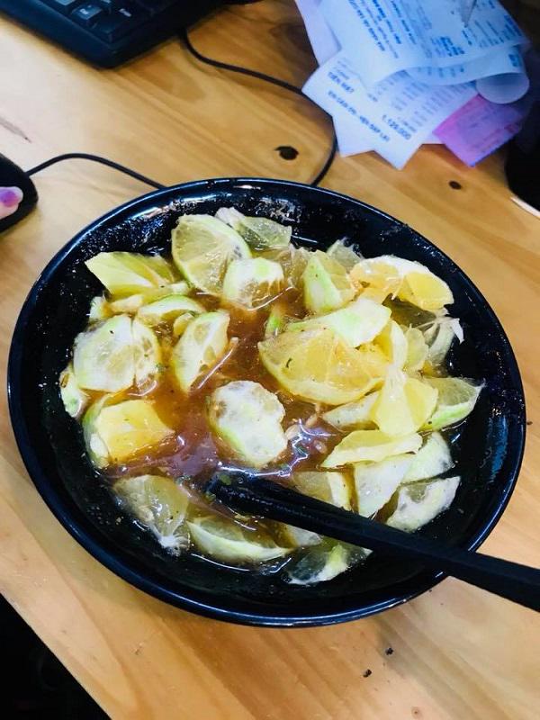 Khoe món ăn độc giữa đêm khuya, chàng trai khiến dân mạng phản đối vì ướt bàn phím-6