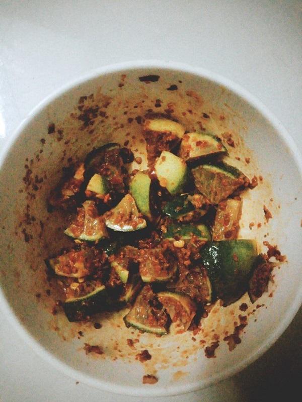 Khoe món ăn độc giữa đêm khuya, chàng trai khiến dân mạng phản đối vì ướt bàn phím-7