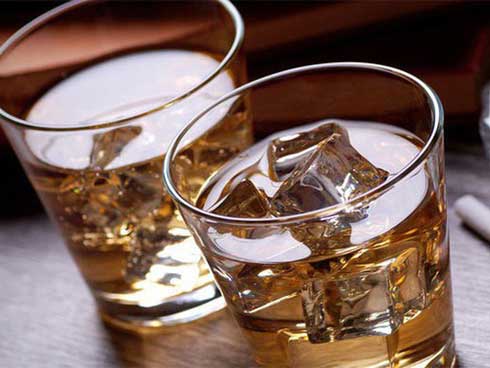 Bác sĩ lý giải: Uống bao nhiêu rượu thì có nguy cơ gây tai nạn khi tham gia giao thông?-2