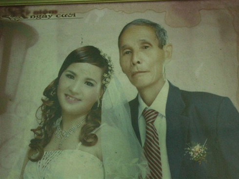 Chuyện tình cô gái 27 tuổi với ông già 70 tuổi ở Hà Nam: Nỗi niềm người vợ sau 8 năm-3