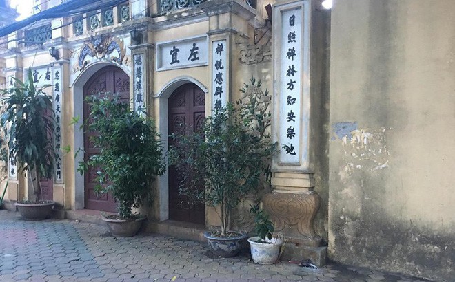 Hà Nội: Bàng hoàng phát hiện người đàn ông trung niên chết gục trước cổng chùa-1