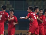 HLV Hoàng Anh Tuấn tranh thủ giờ nghỉ trưa bàn kế sách cho U18 Việt Nam trước ngày ra mắt-10