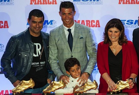 Dính nghi án hiếp dâm, C.Ronaldo vẫn được tôn vinh tại quê nhà-2