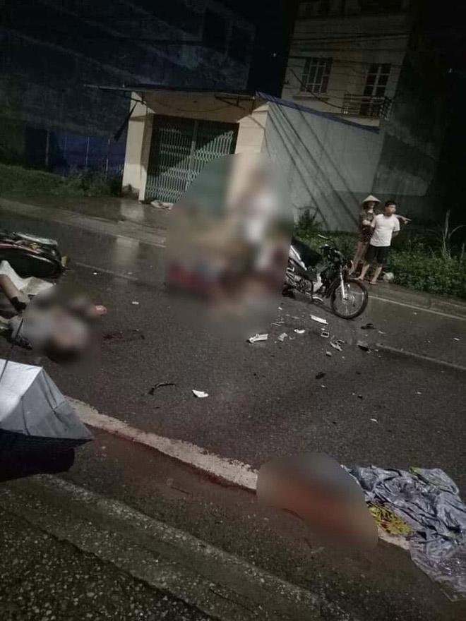 Xe máy đấu đầu kinh hoàng, 7 người thương vong-1