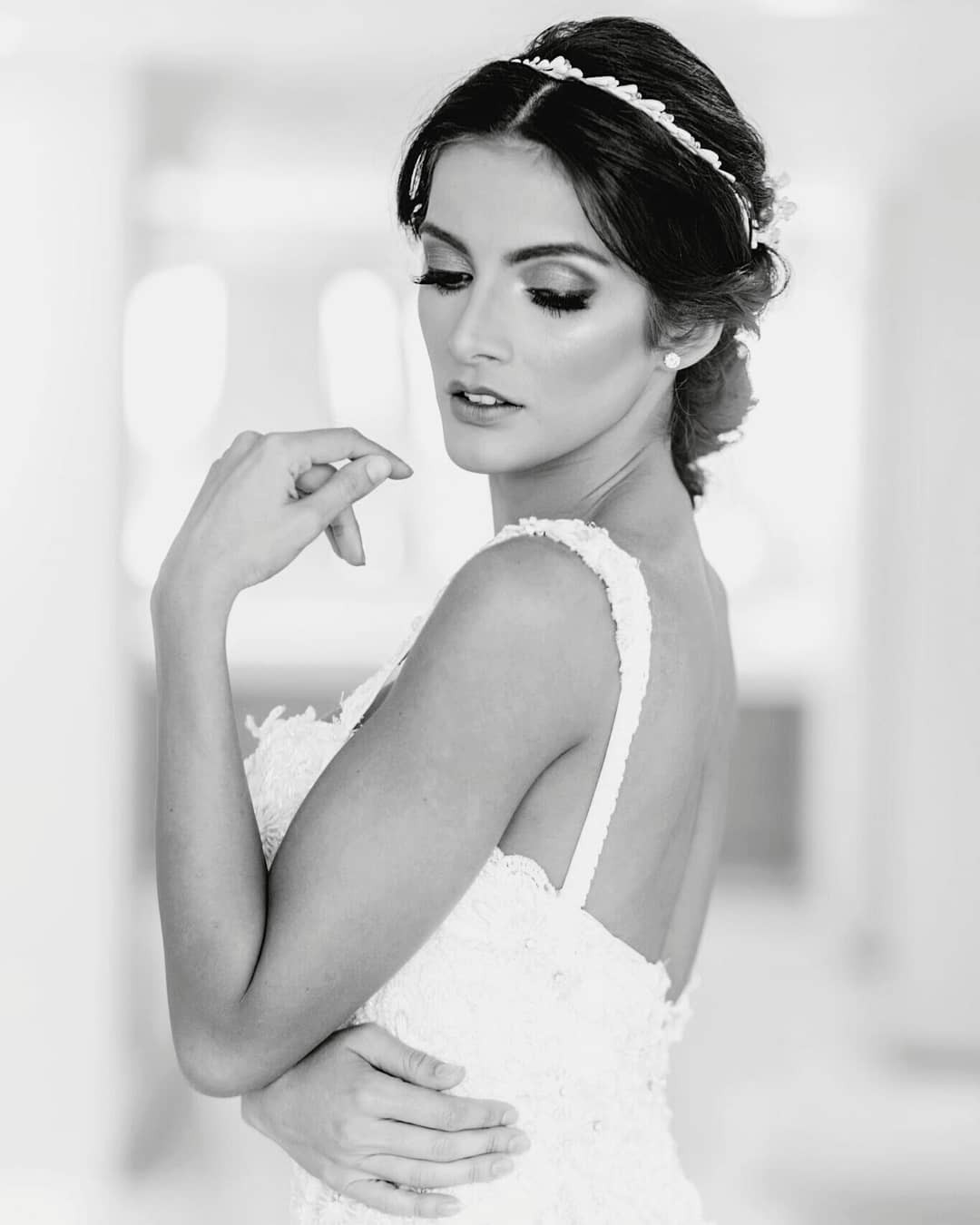 Tân Hoa hậu ngất xỉu: Đẹp như nữ thần Hy Lạp, nhưng bất ngờ hơn là body và profile không vừa của cô-4