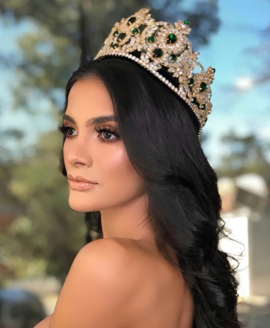 Tân Hoa hậu ngất xỉu: Đẹp như nữ thần Hy Lạp, nhưng bất ngờ hơn là body và profile không vừa của cô-5