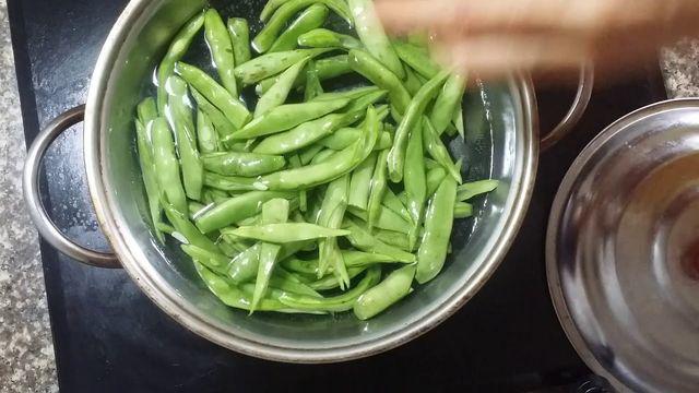 Một gia đình 6 người bị trúng độc phải nhập viện chỉ vì xào rau không đúng cách-4