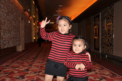 Mới ngày nào còn bụ bẫm, đáng yêu, 2 công chúa nhà Quyền Linh giờ đây đã lớn và sở hữu chiều cao vượt trội-6