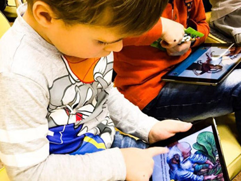 Ông bà dỗ cháu bằng điện thoại, mẹ Bình Định hốt hoảng thấy con 5 tuổi chưa biết nói-4