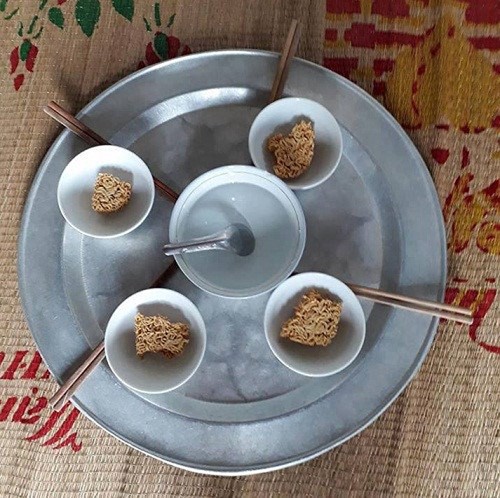 Chưa đến cuối tháng mà sinh viên đã đua nhau khoe những bữa cơm chan nước mắt, thiếu thốn đủ thứ-6