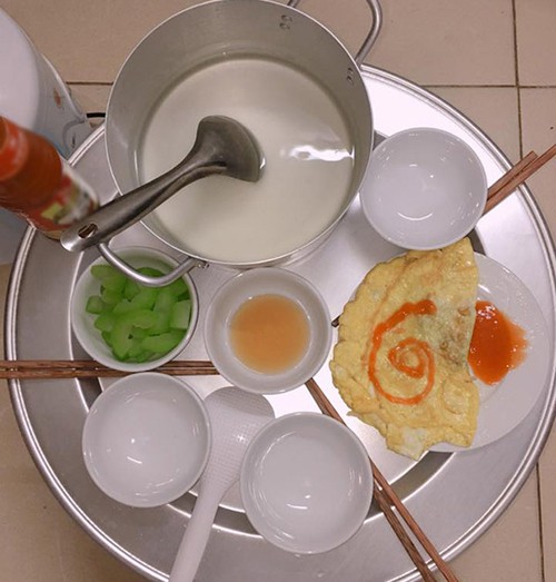 Chưa đến cuối tháng mà sinh viên đã đua nhau khoe những bữa cơm chan nước mắt, thiếu thốn đủ thứ-7