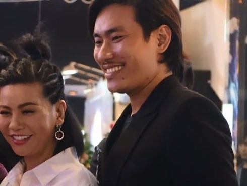 Kiều Minh Tuấn và Cát Phượng rạng rỡ đi dự sự kiện nhưng lại cố tình giữ khoảng cách với nhau